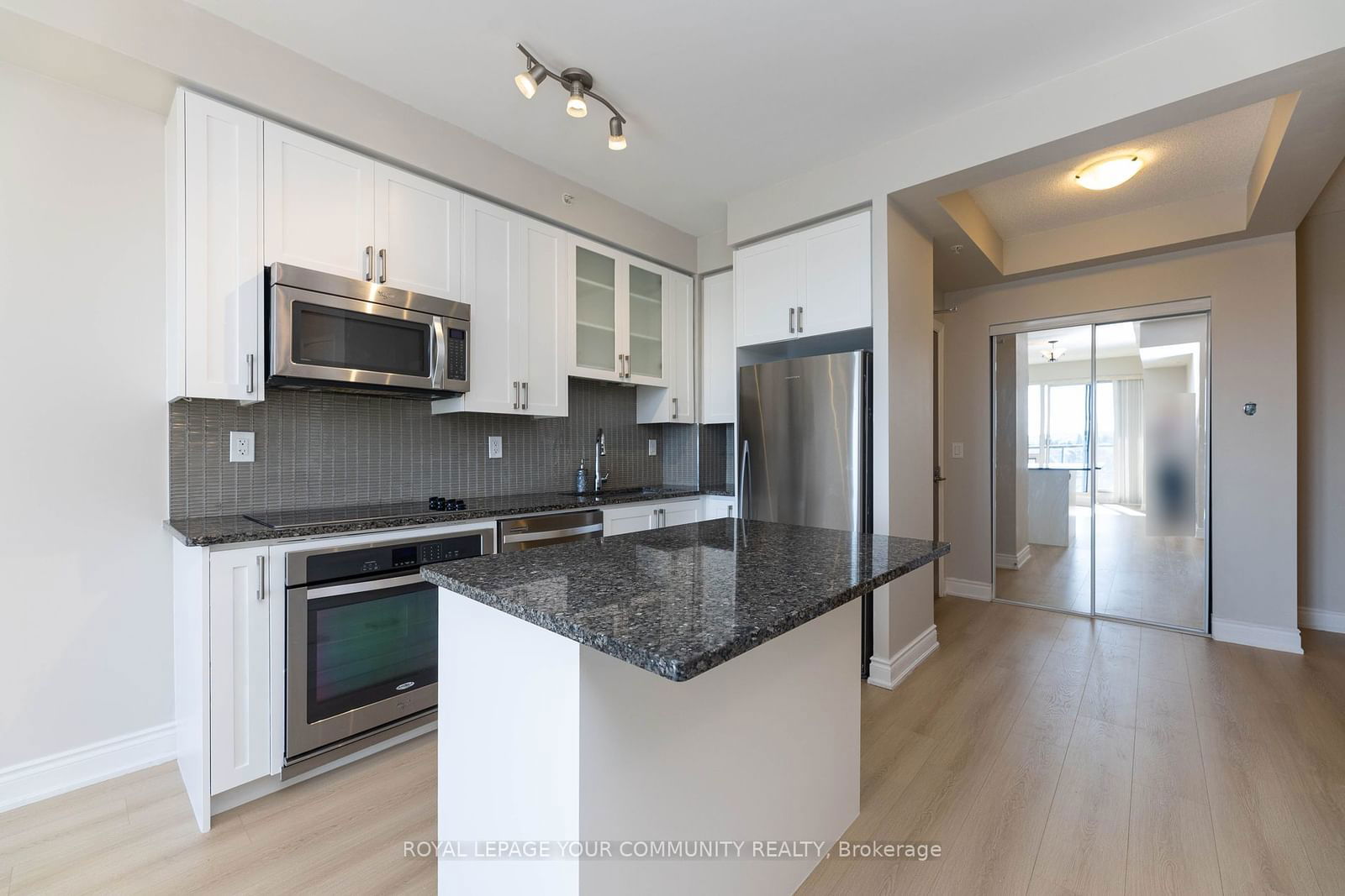 9090 Yonge St, unit 607 for sale