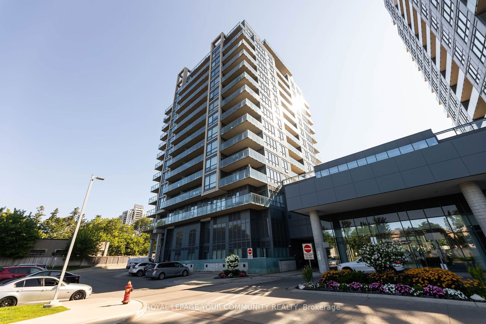 9090 Yonge St, unit 607 for sale