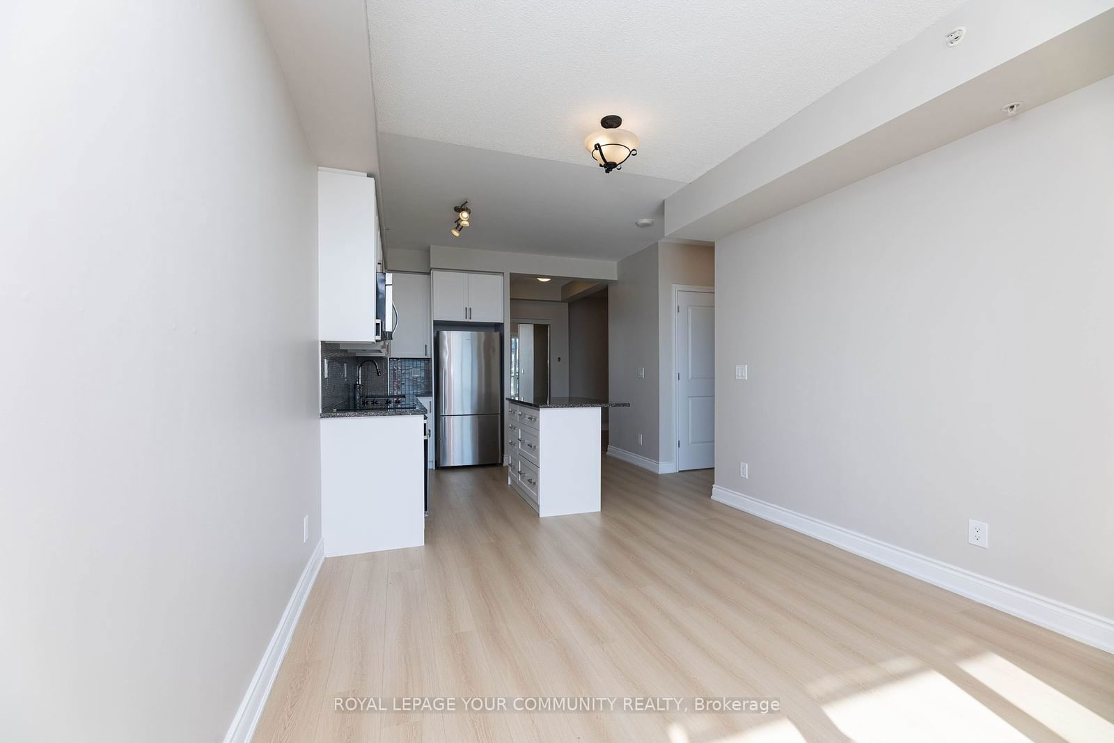 9090 Yonge St, unit 607 for sale