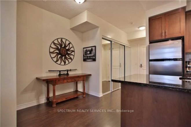 9245 Jane St, unit 402 for sale