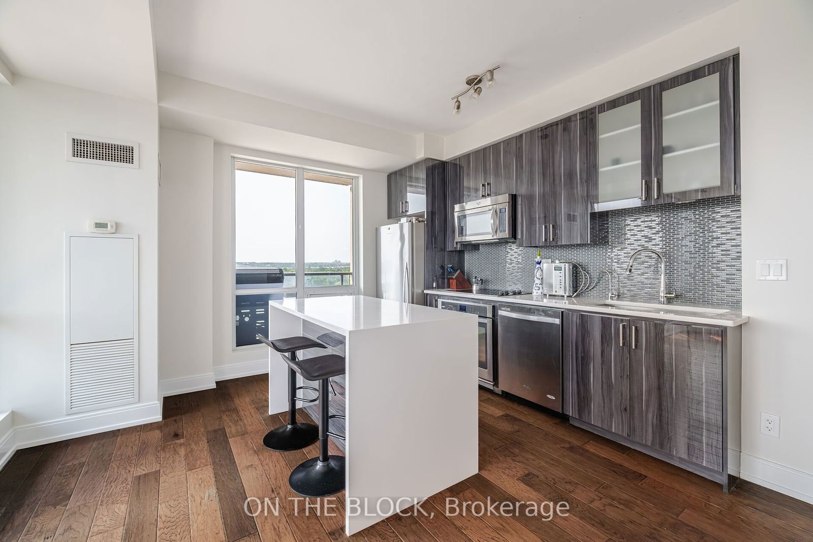 9088 Yonge St, unit 910A for sale