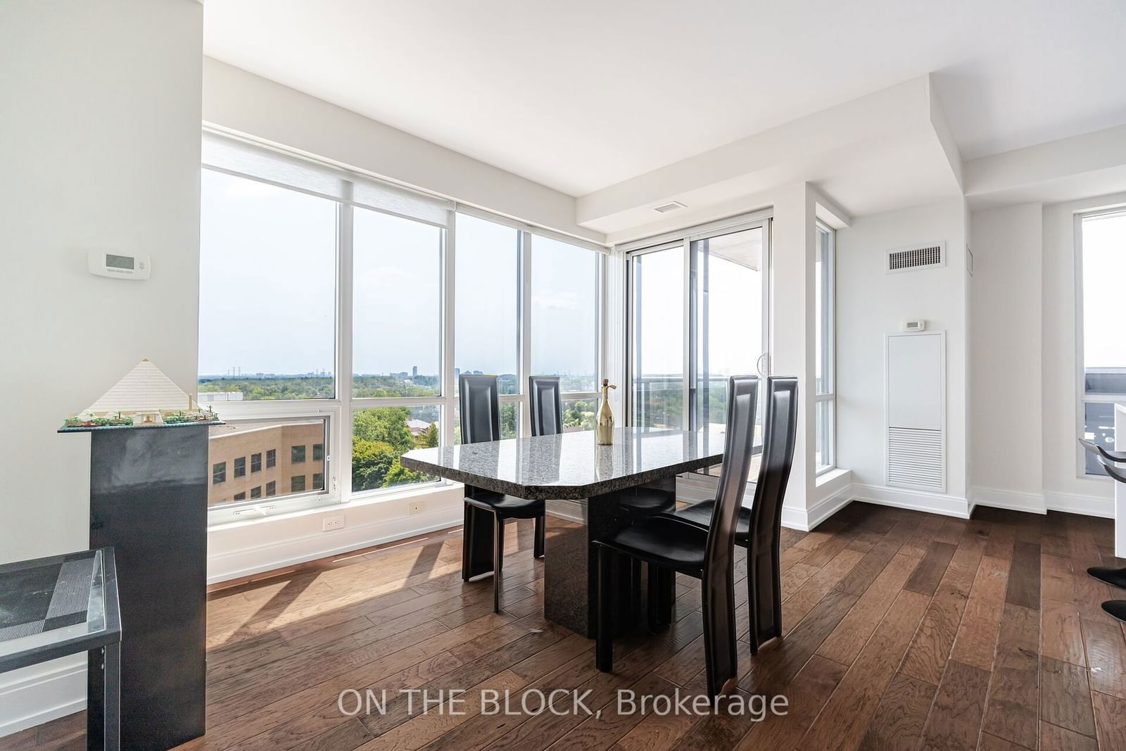 9088 Yonge St, unit 910A for sale