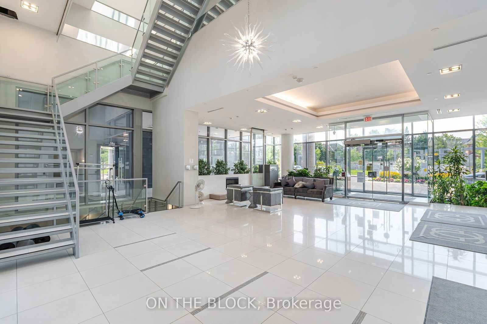 9088 Yonge St, unit 910A for sale - image #3