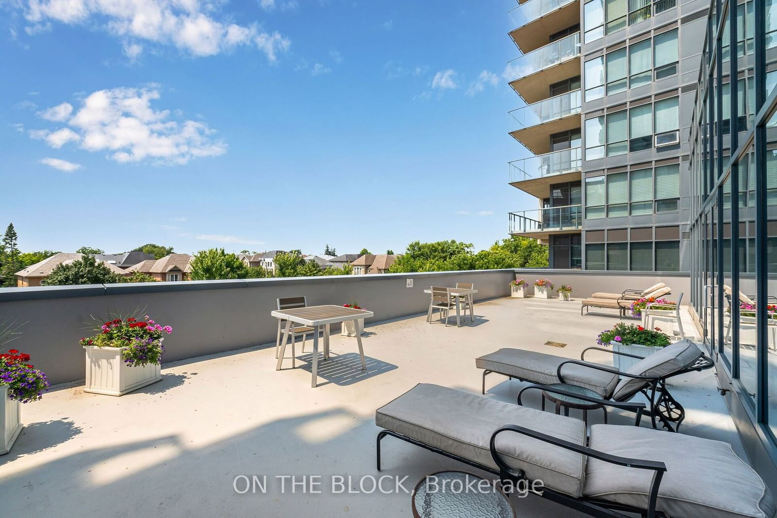 9088 Yonge St, unit 910A for sale