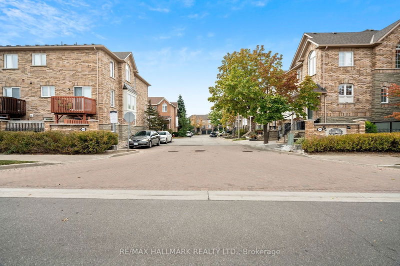 165 Fieldstone Dr, unit 8 for sale - image #1