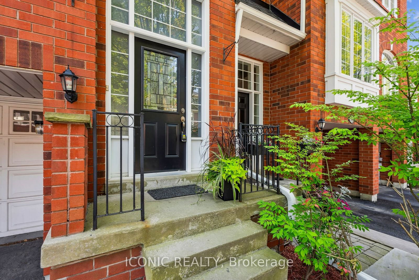 Mosaics Avenue Townhomes, Aurora, Toronto