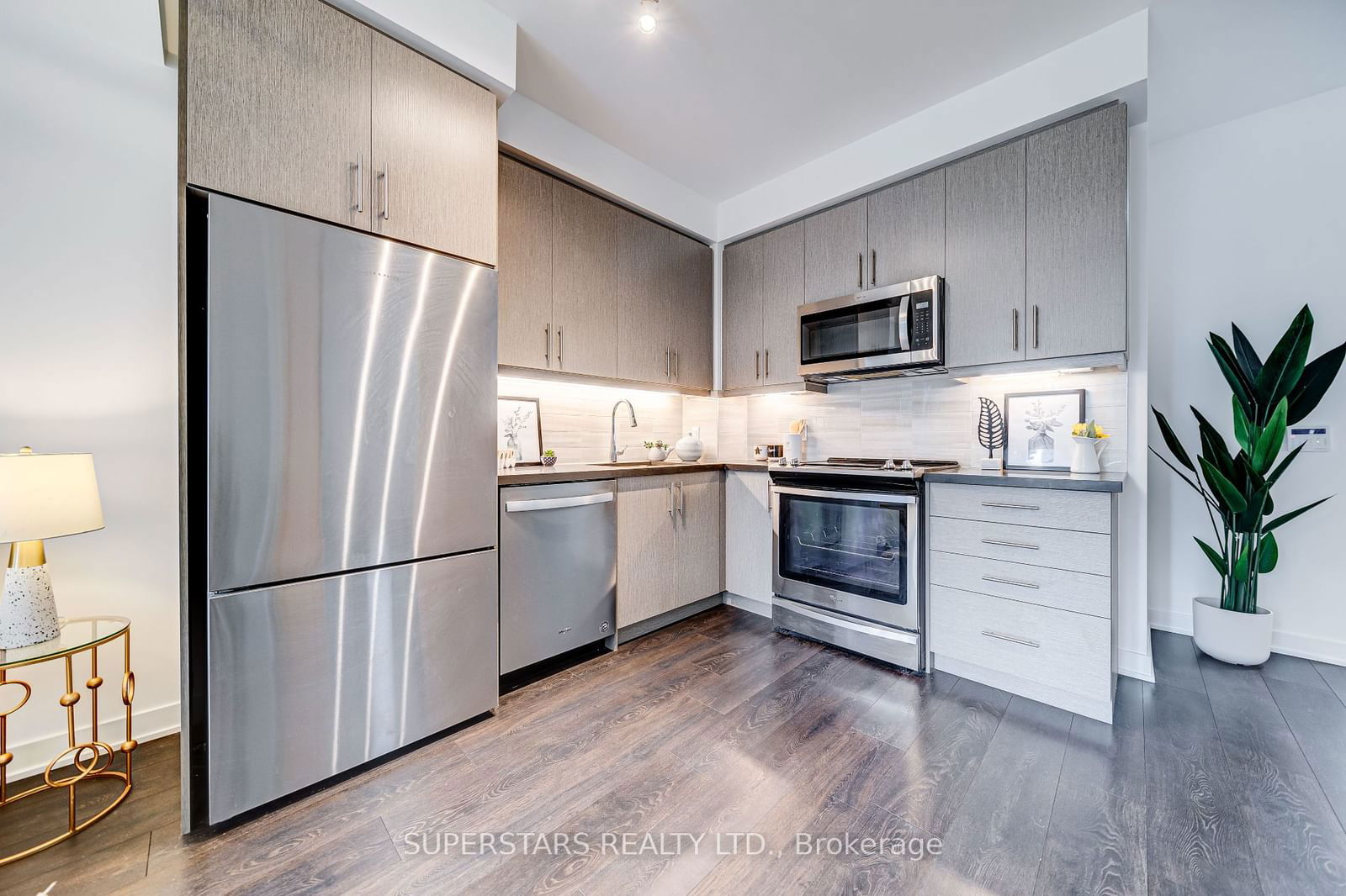 85 Oneida Cres, unit 810 for sale - image #8