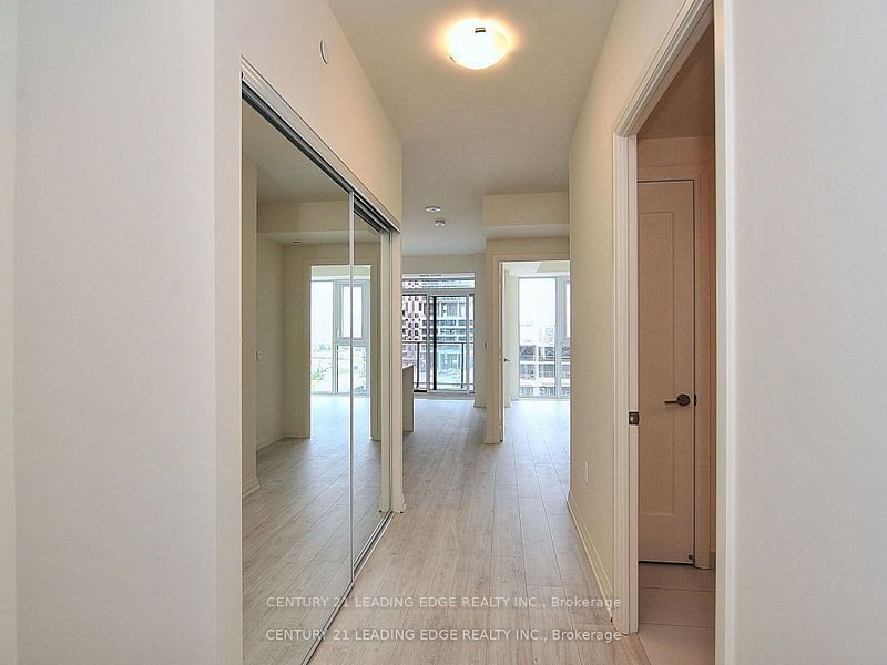 9000 Jane St, unit 422 for sale - image #2