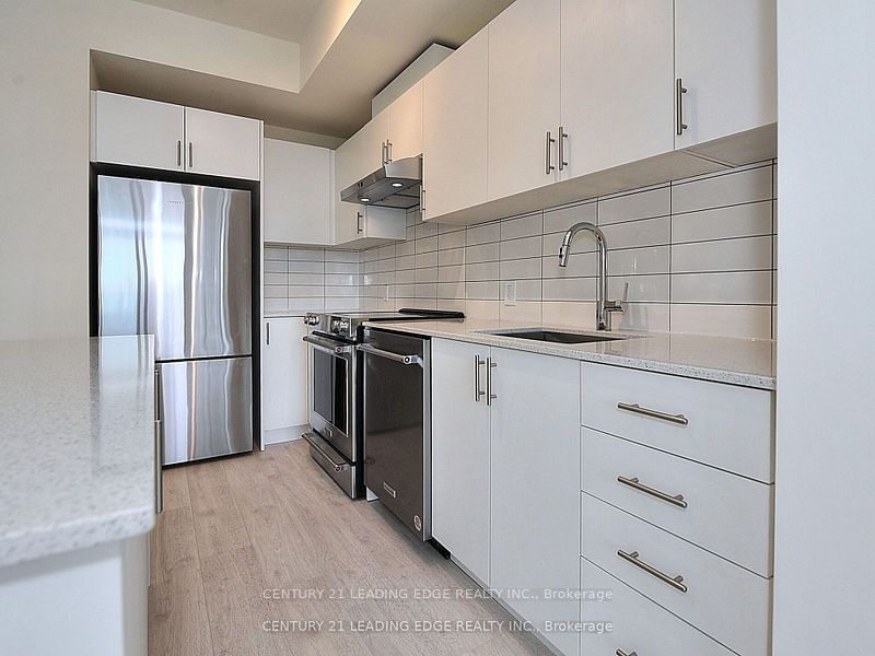 9000 Jane St, unit 422 for sale - image #3