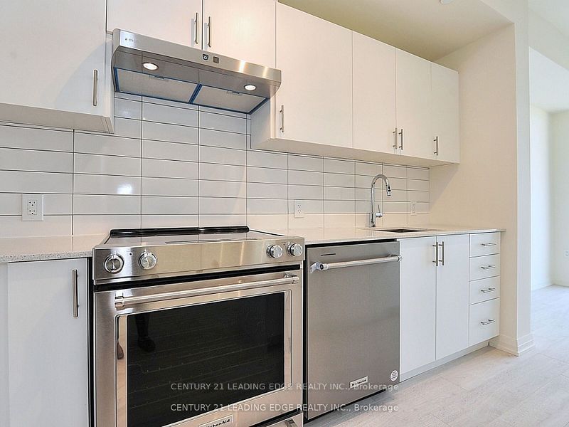 9000 Jane St, unit 422 for sale - image #4