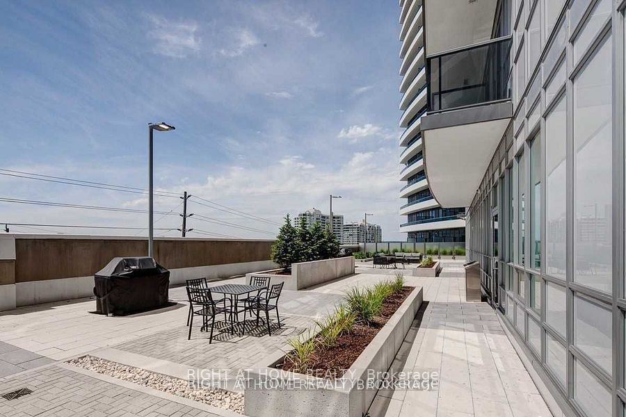 7167 Yonge St, unit 1512 for sale