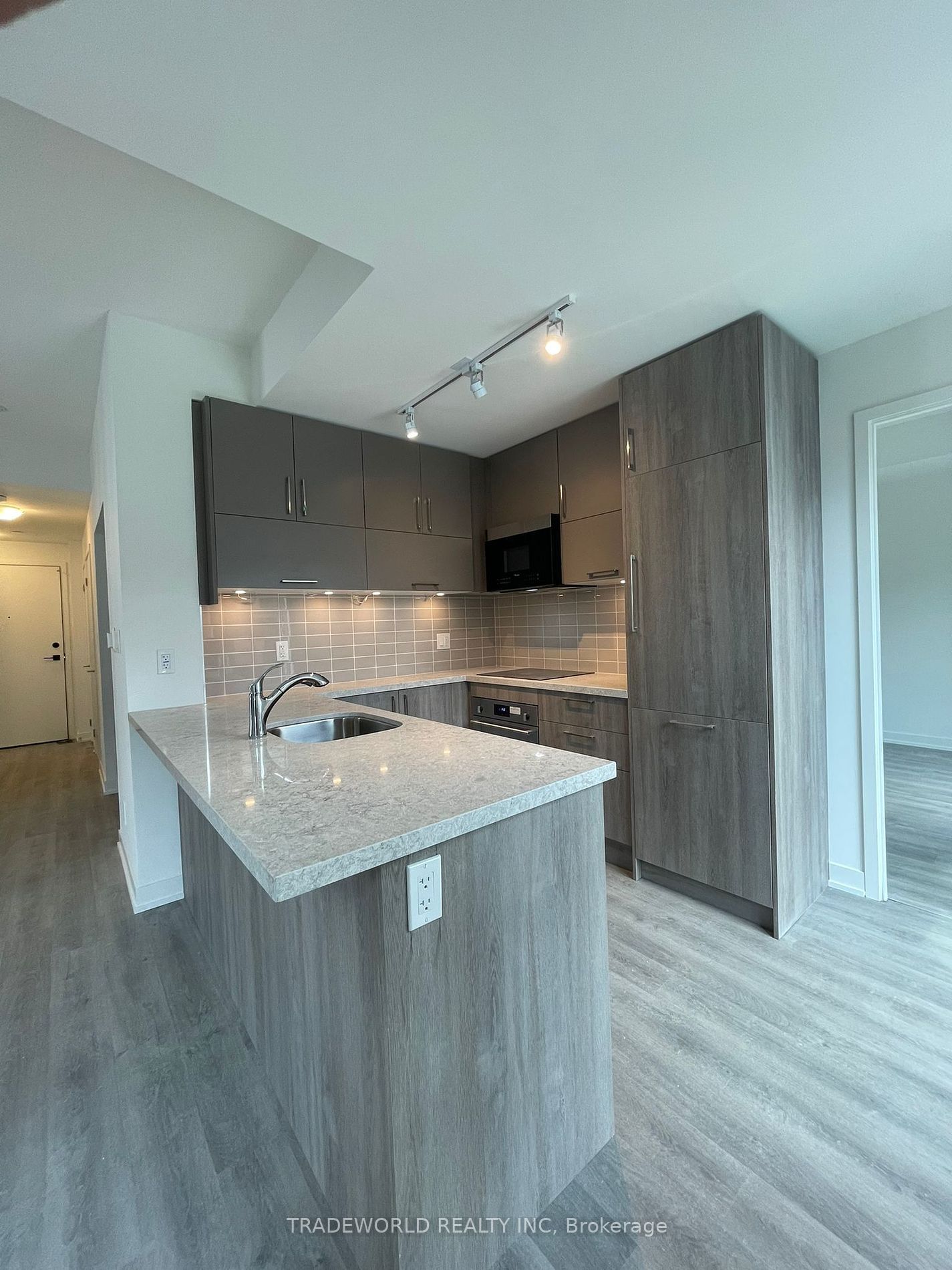 38 Simcoe Promenade, unit 708 for sale - image #2