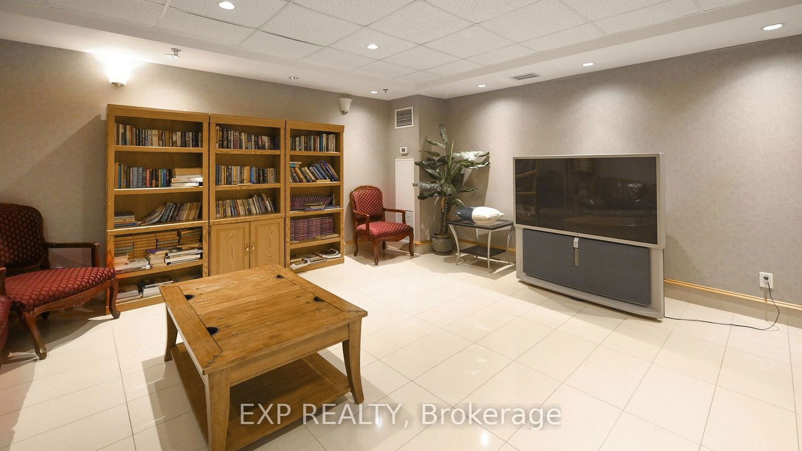 11121 Yonge St, unit 307 for sale - image #39