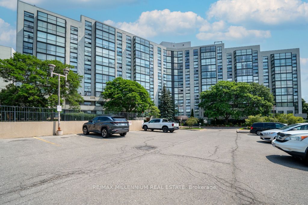 30 Harding Blvd W, unit 1008 for sale