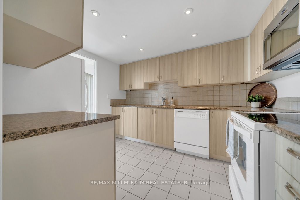 30 Harding Blvd W, unit 1008 for sale - image #13