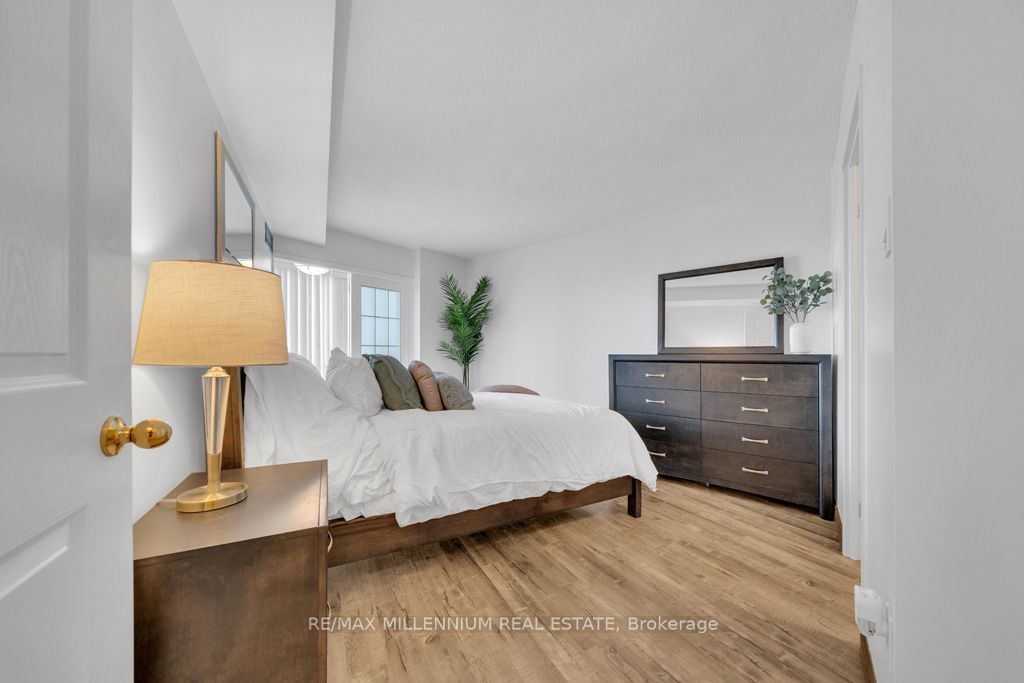 30 Harding Blvd W, unit 1008 for sale - image #19