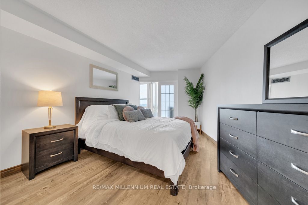 30 Harding Blvd W, unit 1008 for sale - image #21