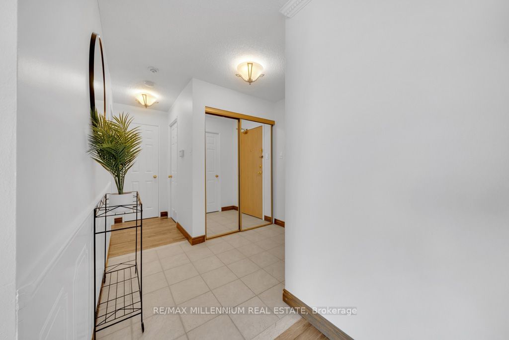 30 Harding Blvd W, unit 1008 for sale - image #5