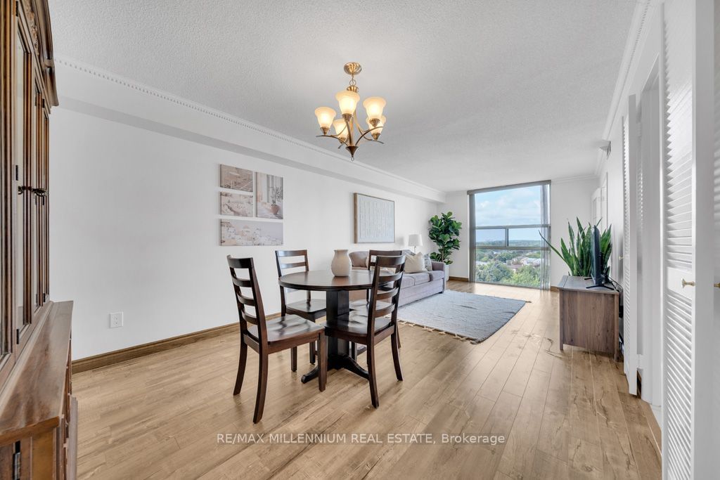 30 Harding Blvd W, unit 1008 for sale - image #6