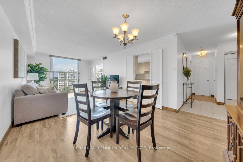 30 Harding Blvd W, unit 1008 for sale - image #7