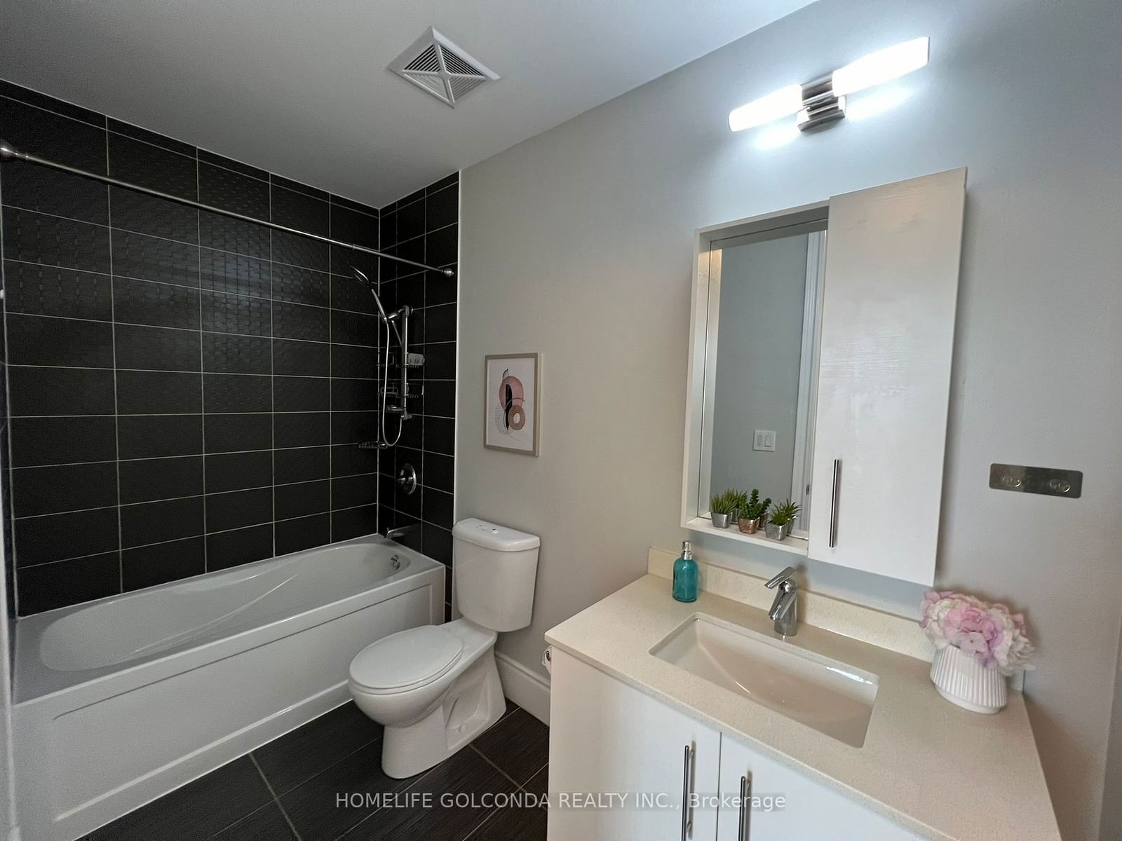 273 South Park Rd, unit 112 for sale - image #14