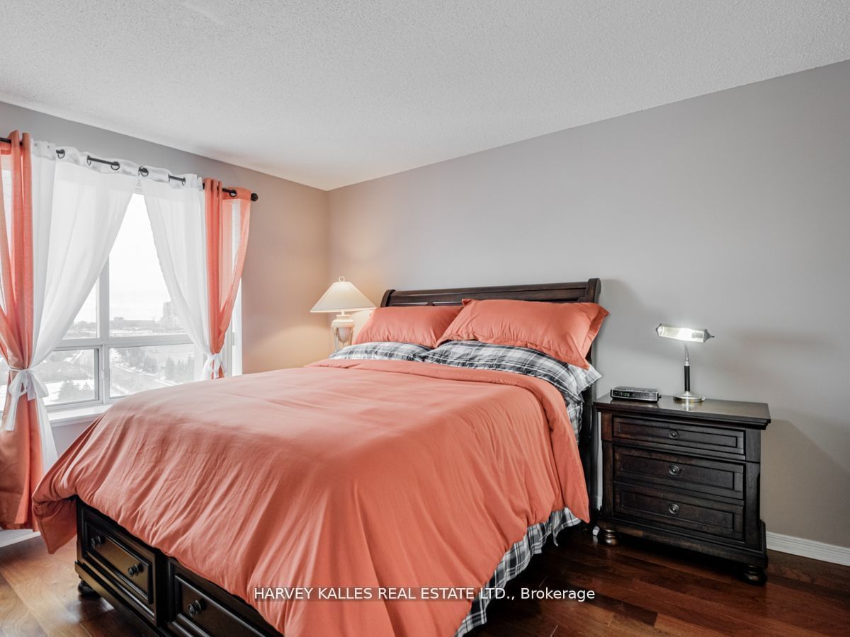 11 Oneida Cres, unit 1204 for sale