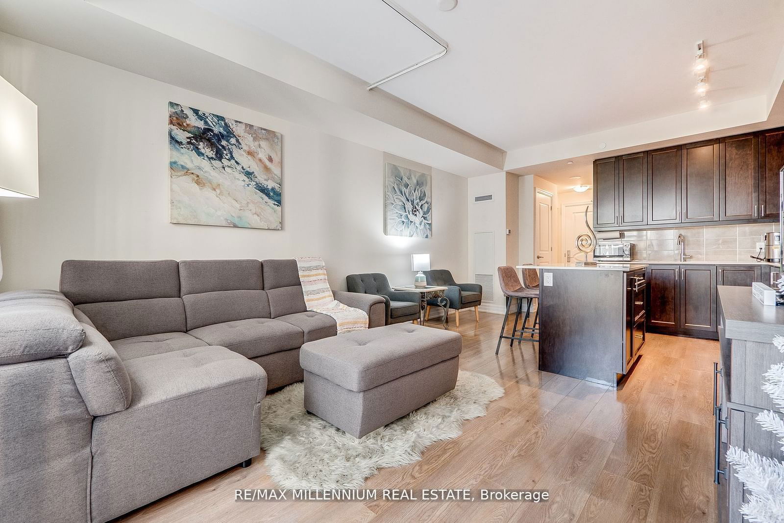 9075 Jane St, unit 421 for sale