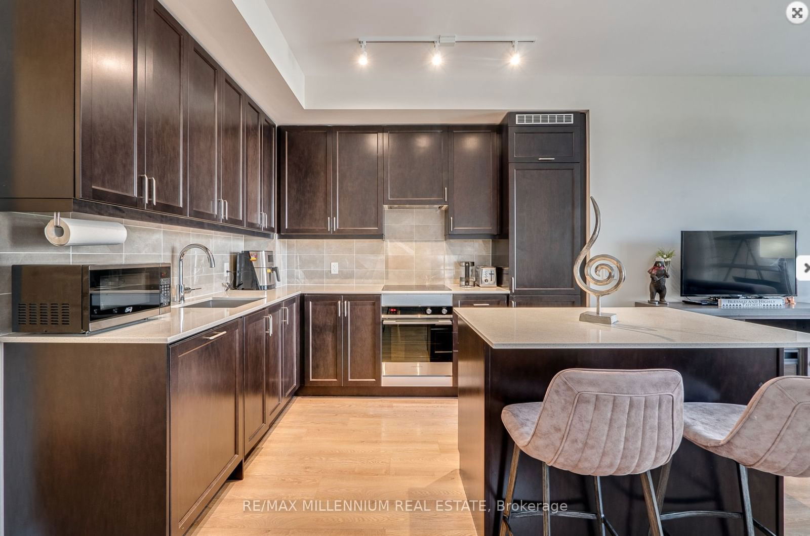 9075 Jane St, unit 421 for sale - image #8