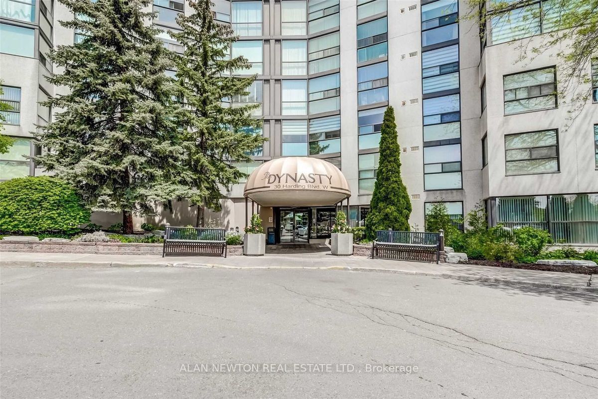 30 Harding Blvd W, unit 315 for sale