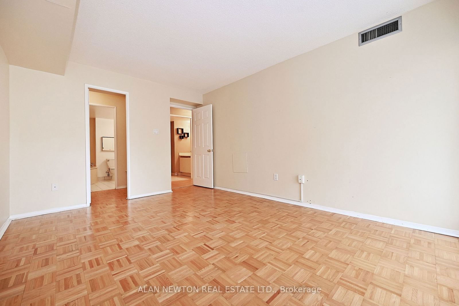 30 Harding Blvd W, unit 315 for sale