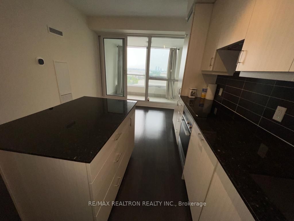 9075 Jane St, unit 704 for rent - image #12