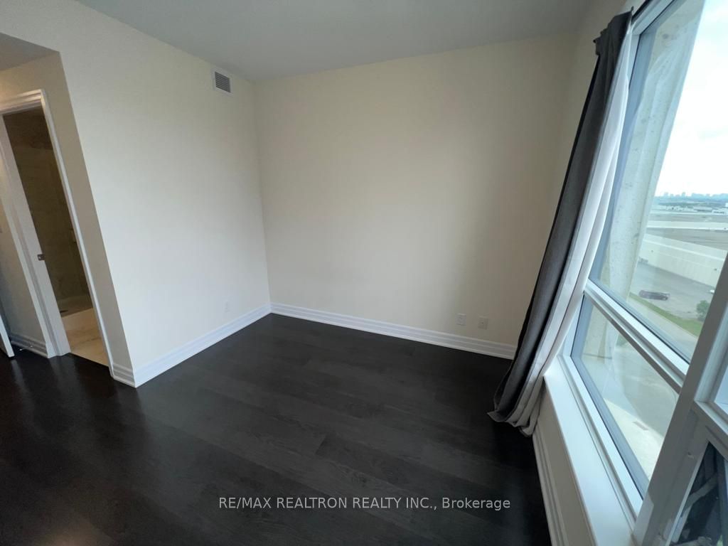 9075 Jane St, unit 704 for rent