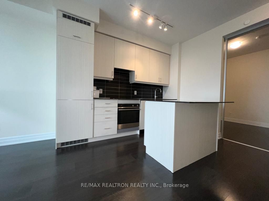 9075 Jane St, unit 704 for rent - image #9