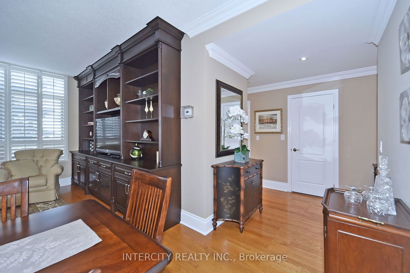 53 Woodbridge Ave, unit 219 for sale