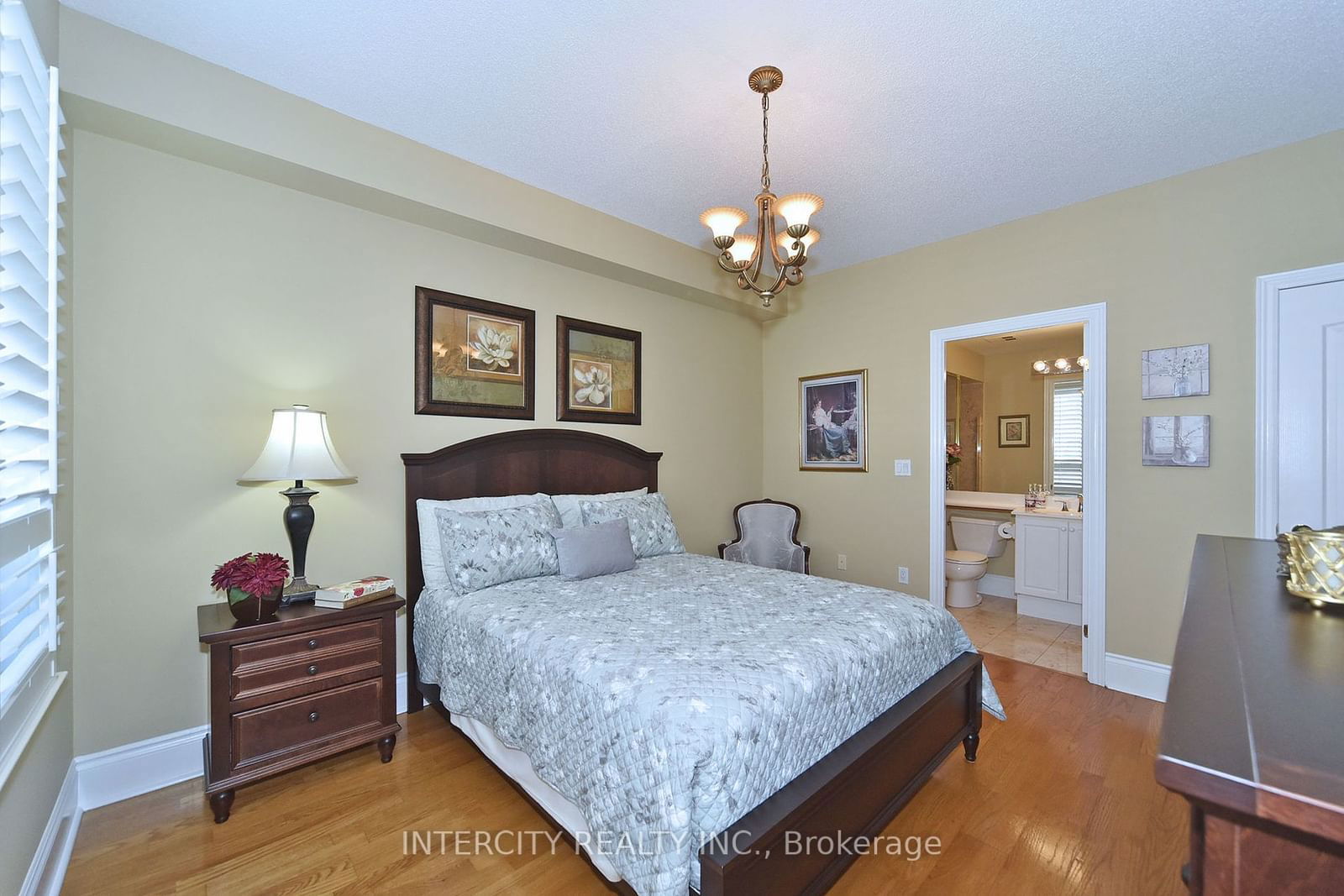 53 Woodbridge Ave, unit 219 for sale