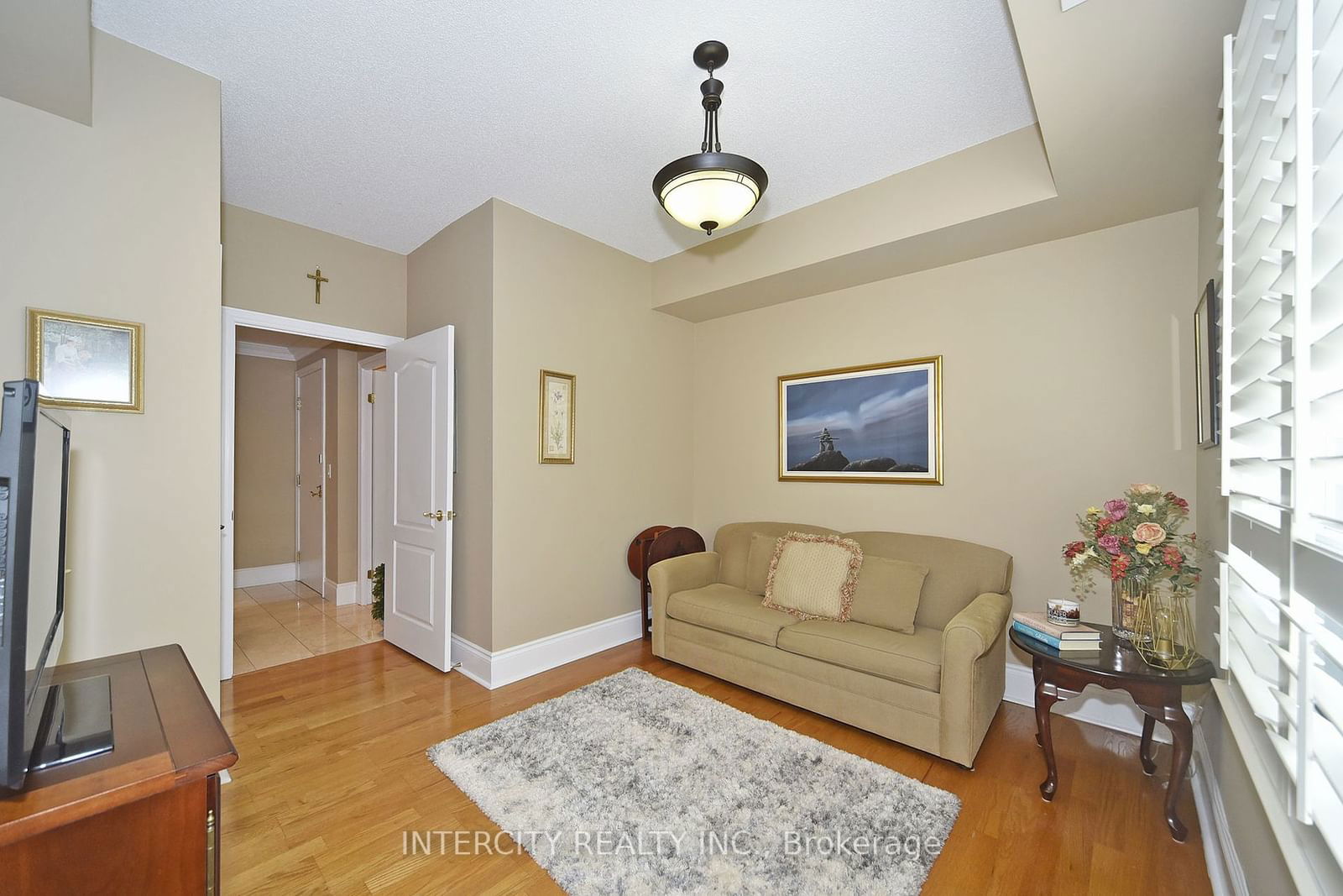 53 Woodbridge Ave, unit 219 for sale