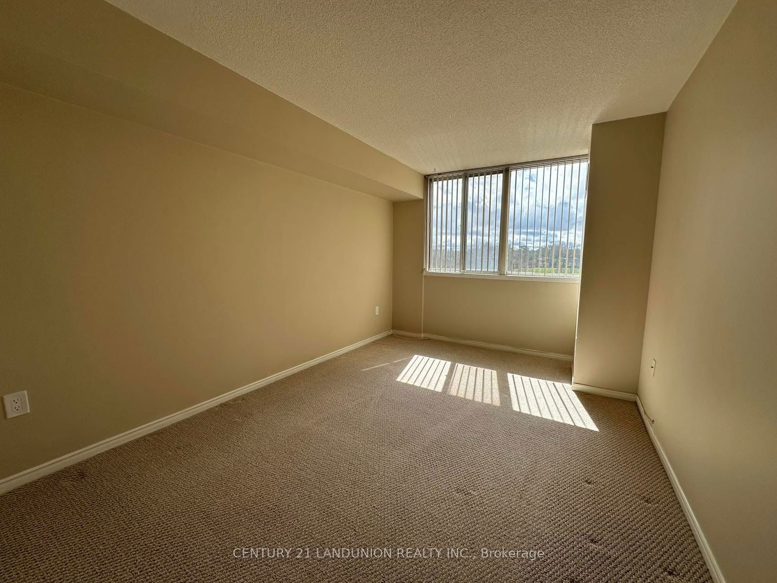 270 davis Dr, unit 511 for rent - image #2