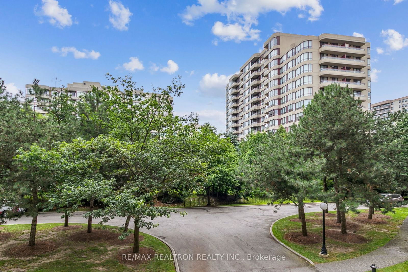 Townsgate Condominium II, Vaughan, Toronto