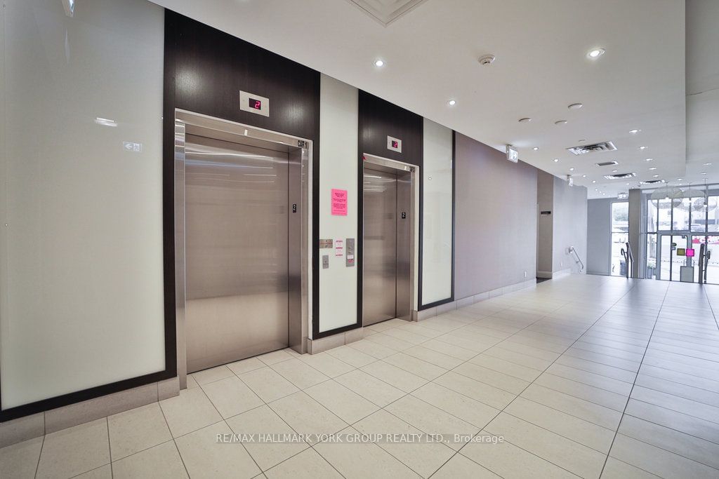 15277 Yonge St, unit 303 for sale