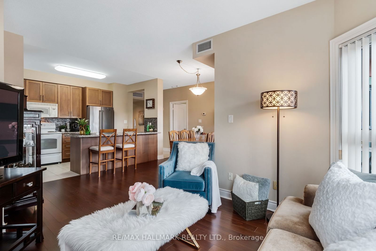 160 Woodbridge Ave, unit 307 for sale - image #14