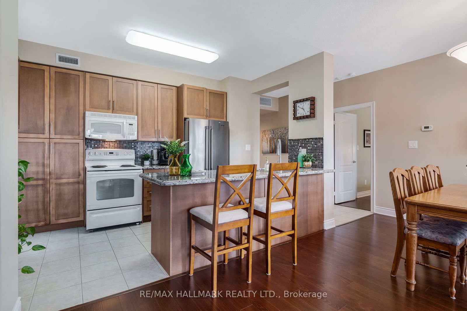 160 Woodbridge Ave, unit 307 for sale