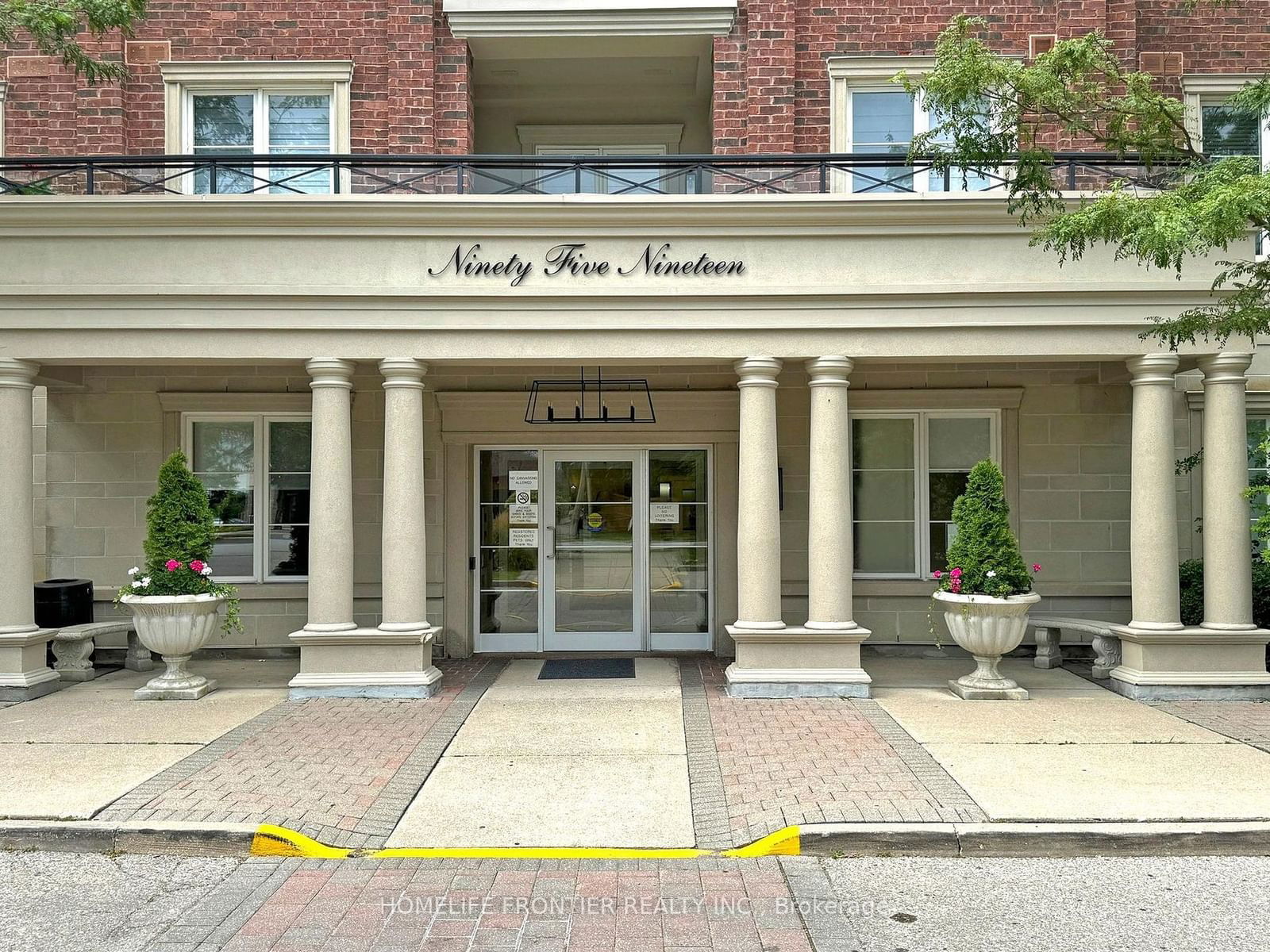 9519 Keele St, unit 305 for sale - image #2