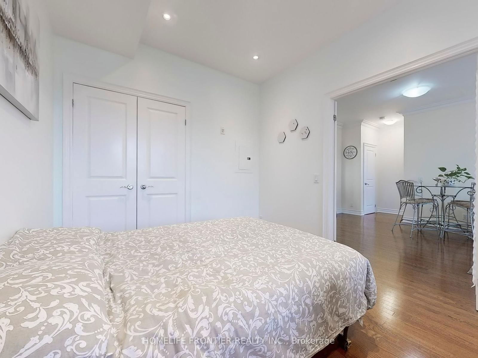 9519 Keele St, unit 305 for sale