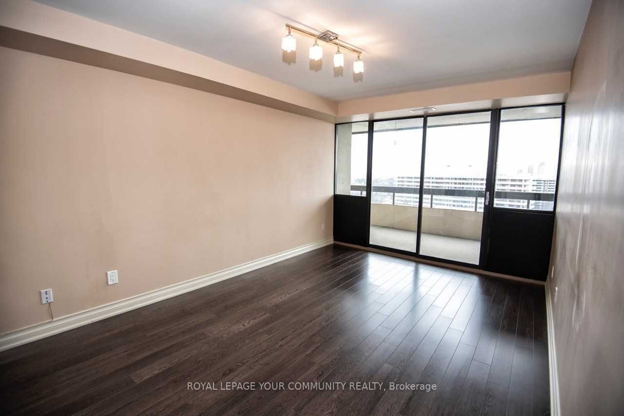 8111 Yonge St, unit 1501 for sale