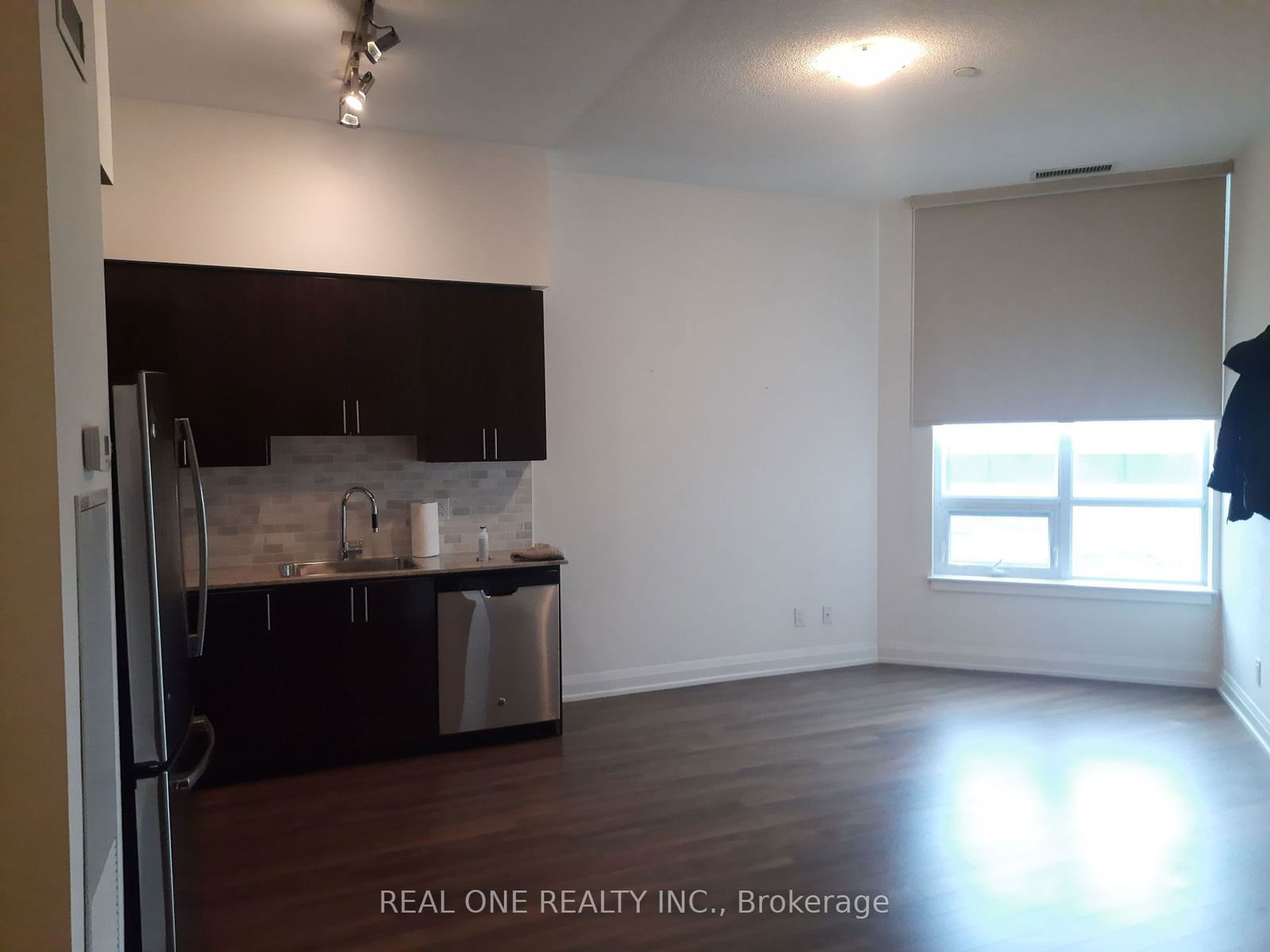 7161 Yonge St, unit 321 for rent