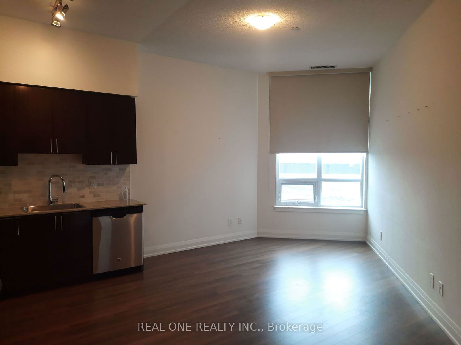 7161 Yonge St, unit 321 for rent - image #7