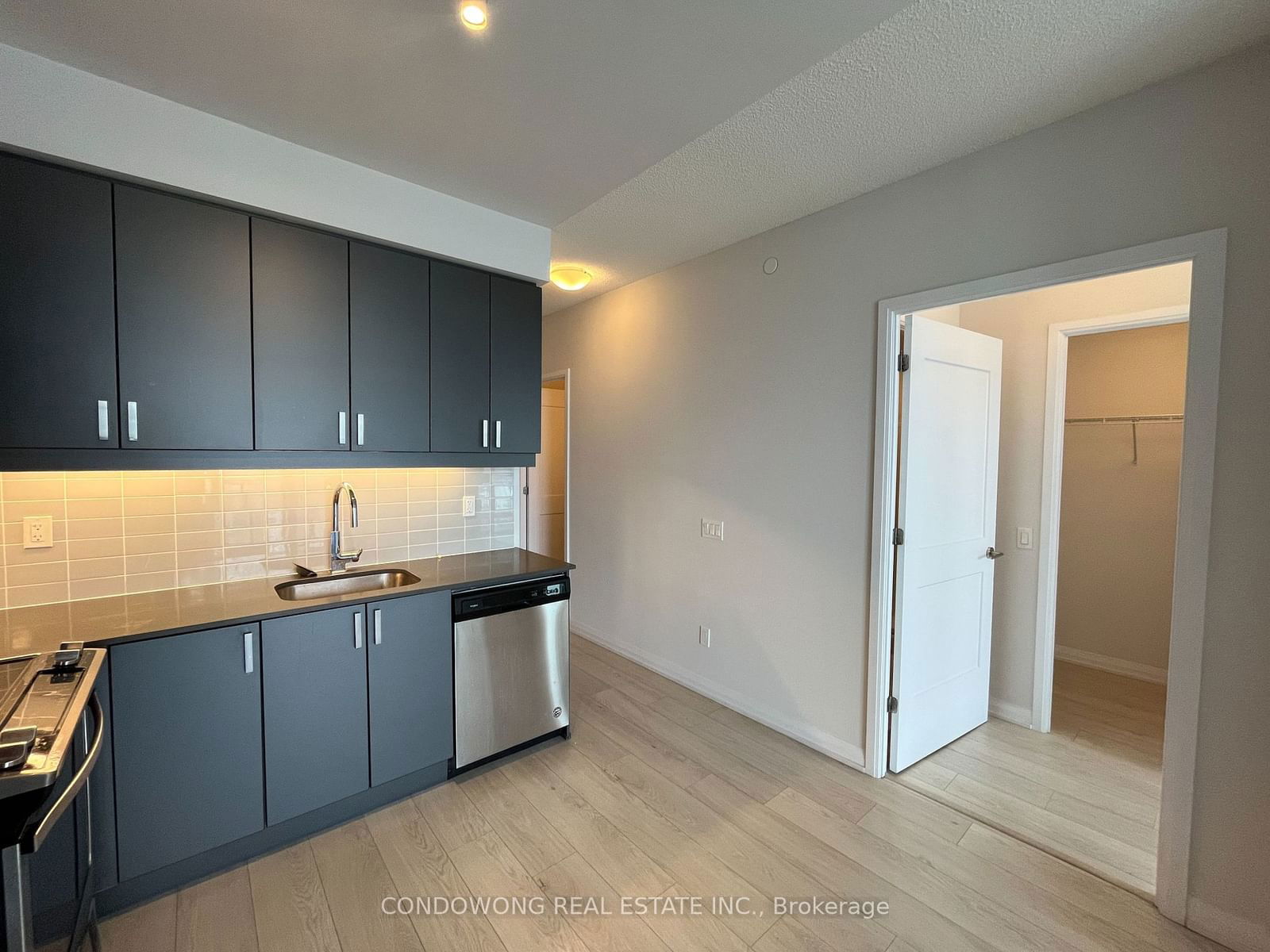 7895 Jane St, unit 2817 for rent - image #17