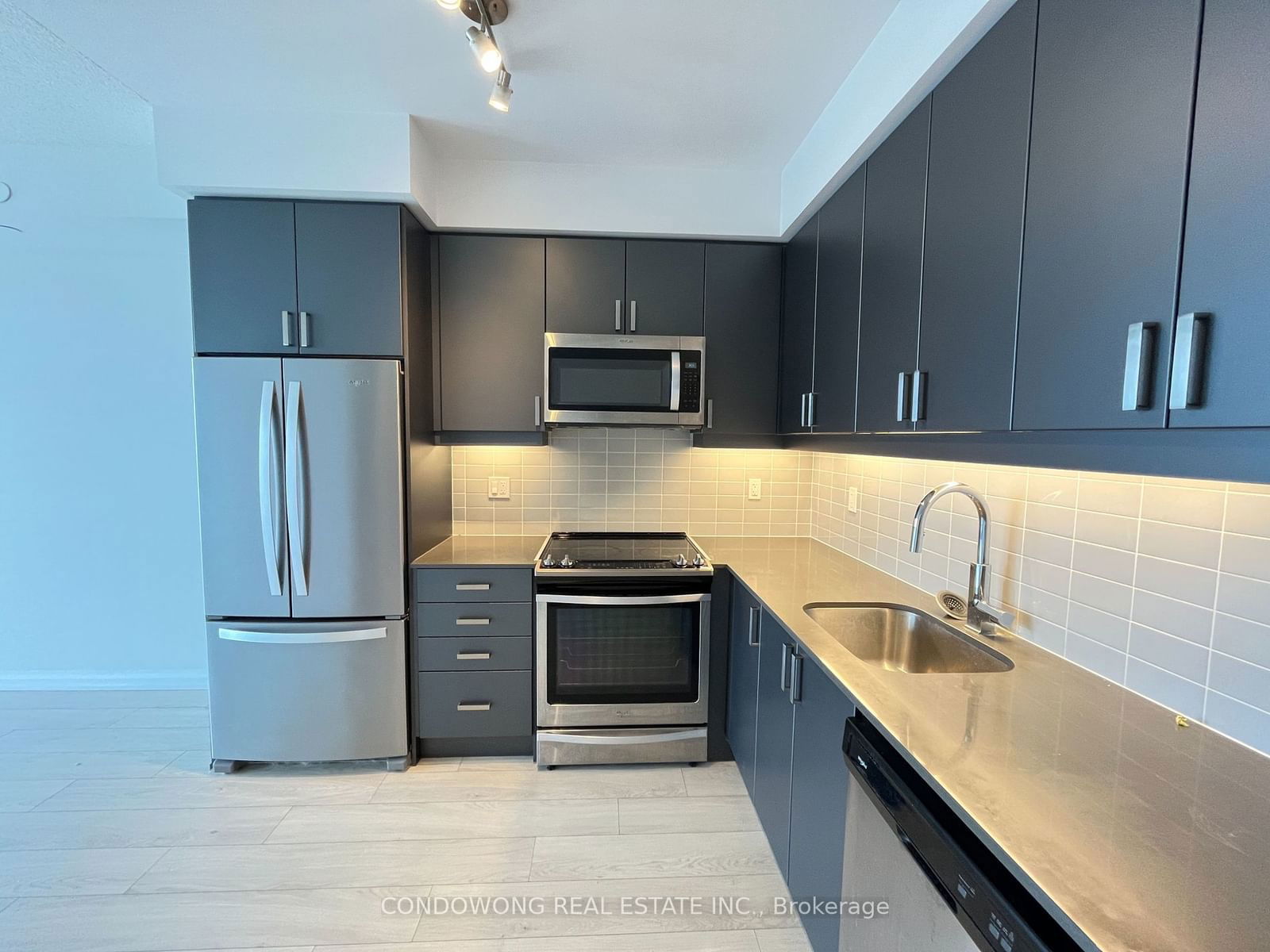 7895 Jane St, unit 2817 for rent - image #2