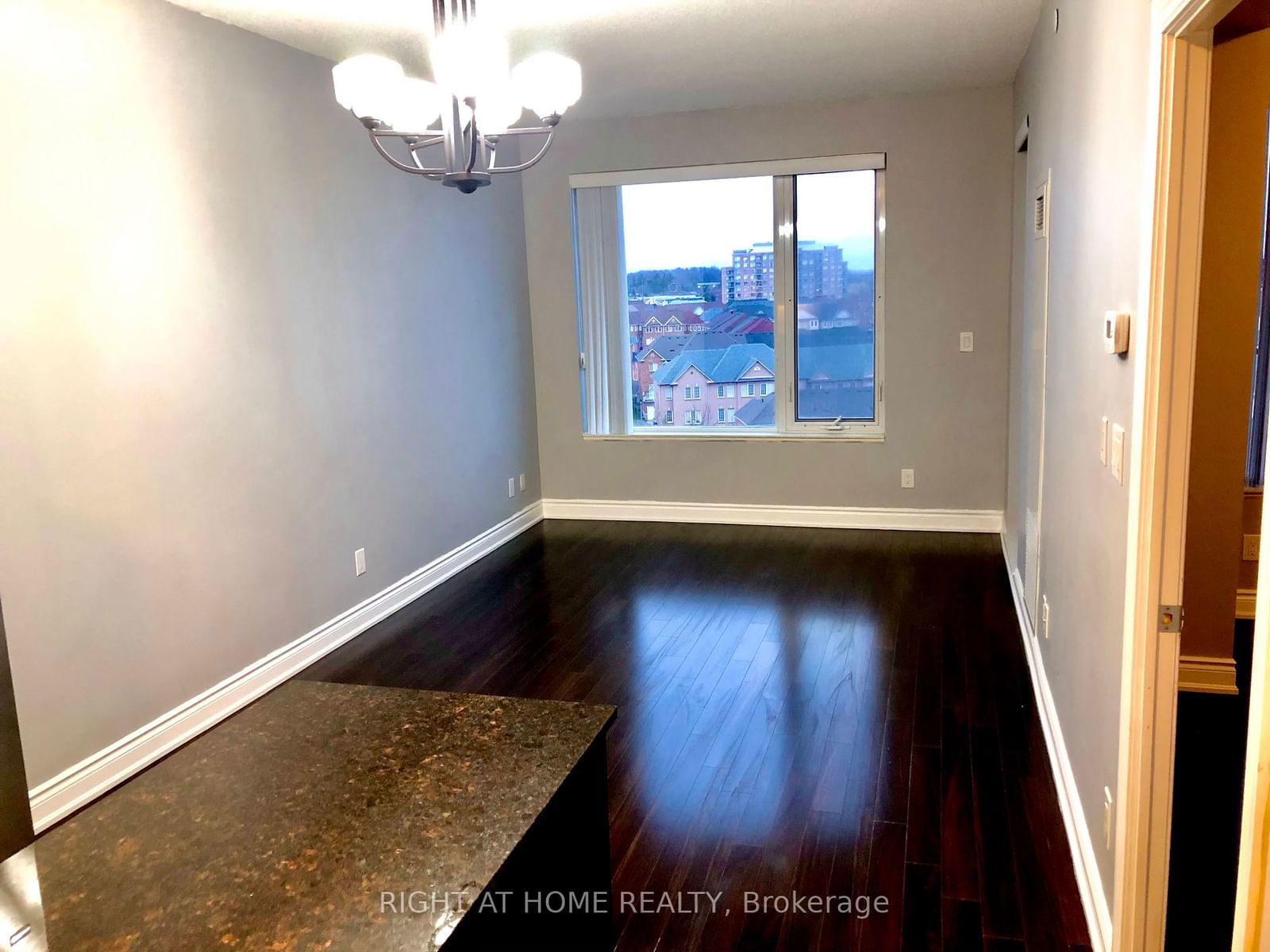 325 South Park Rd, unit 801 for rent - image #2