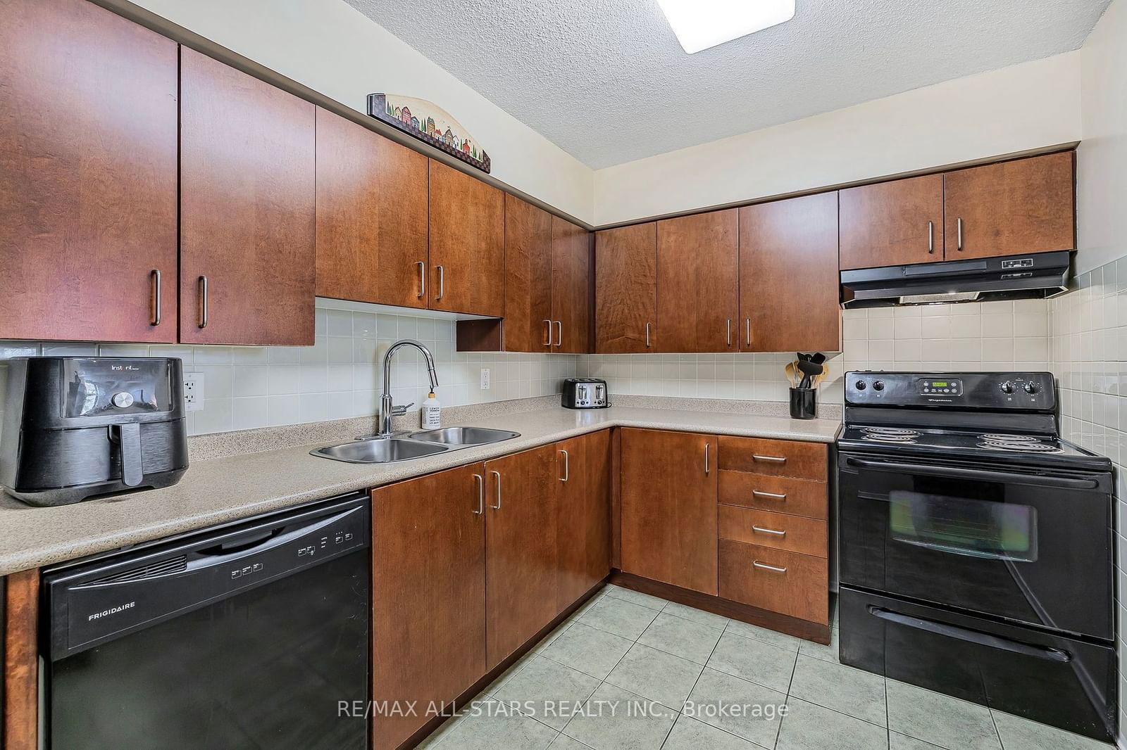 260 Davis Dr, unit 212 for sale - image #11